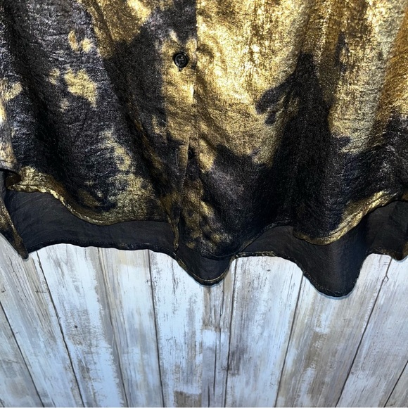 Jodifl Metallic Gold & Black Oversized Button Up - Picture 3 of 8